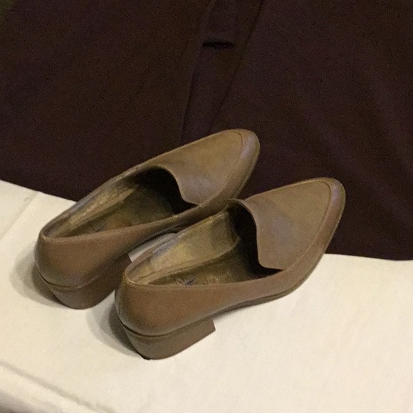Light brown dress up shoes - Picture 2 of 2